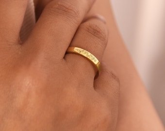 Zarter Geburtsblumenring, dünner Geburtsblumenring, gravierte Blumenring für Frauen, personalisierter Geburtsblumengoldring, minimalistischer Ring für Sie