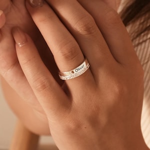 Anillo con nombre delicado y huella de pata, anillo con nombre de mascota grabado, anillo con nombre delicado, anillos apilables, regalo para amantes de las mascotas, anillo para madre, regalo de cumpleaños para ella