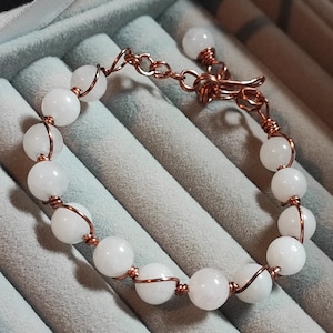 Vera giada bianca: braccialetto da donna, avvolgimento in filo metallico, fatto a mano, piegato a mano, rame, braccialetto, elegante