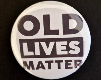 Distintivo di buon compleanno. Le vite degli anziani contano, regali scherzosi per il 40°, 50°, 60°, 70°, 80° compleanno.