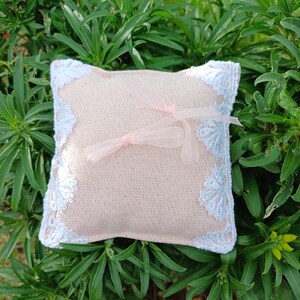 Coussin porte alliances pour mariage, coussin pour alliances, coussin pour alliances en tissu, lin ou jute rose et dentelle