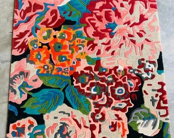 Färgglad blommig tuftad ullmatta, modern abstrakt blommig matta, bohemisk konstnärlig heminredning