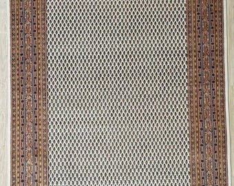 Hand-Knotted Wool Area Rug: Cream Persian Style