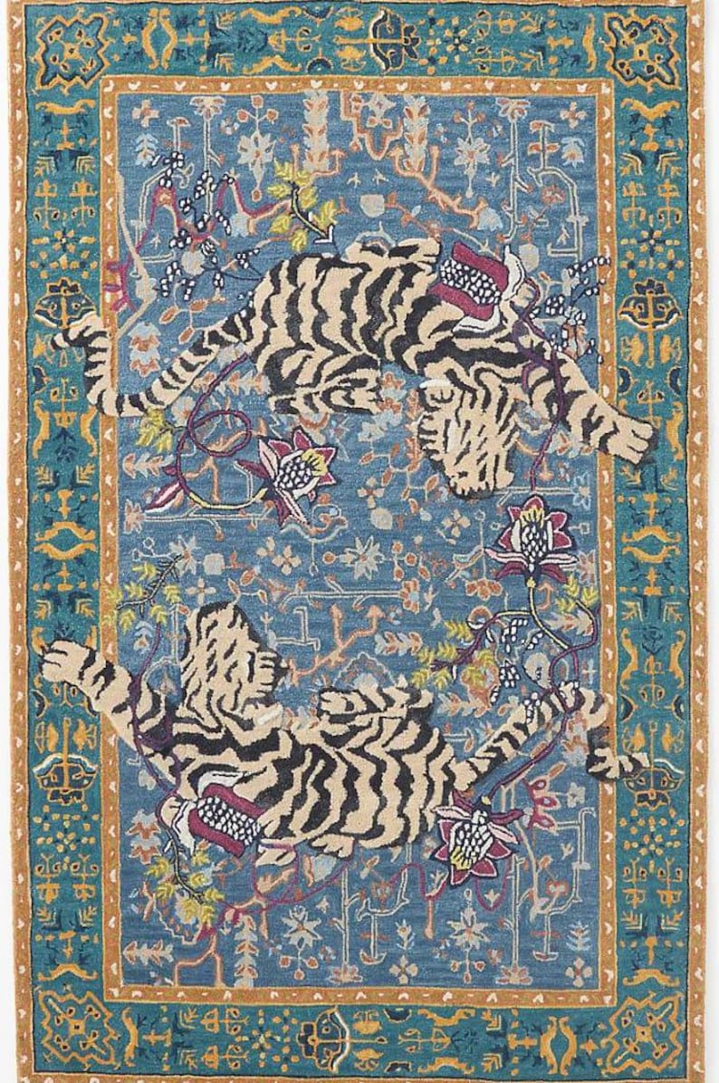 Handgjord ullmatta med tigermotiv | Orientaliskt inspirerad matta med djurmotiv | Blå och blågrön hantverksmatta bild 1