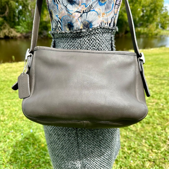 Coach Vintage 1998 Chelsea Zip Crossbody Bag Gray Leather Coach Vintage 1998 Chelsea Zip Crossbody Bag Gray Leather