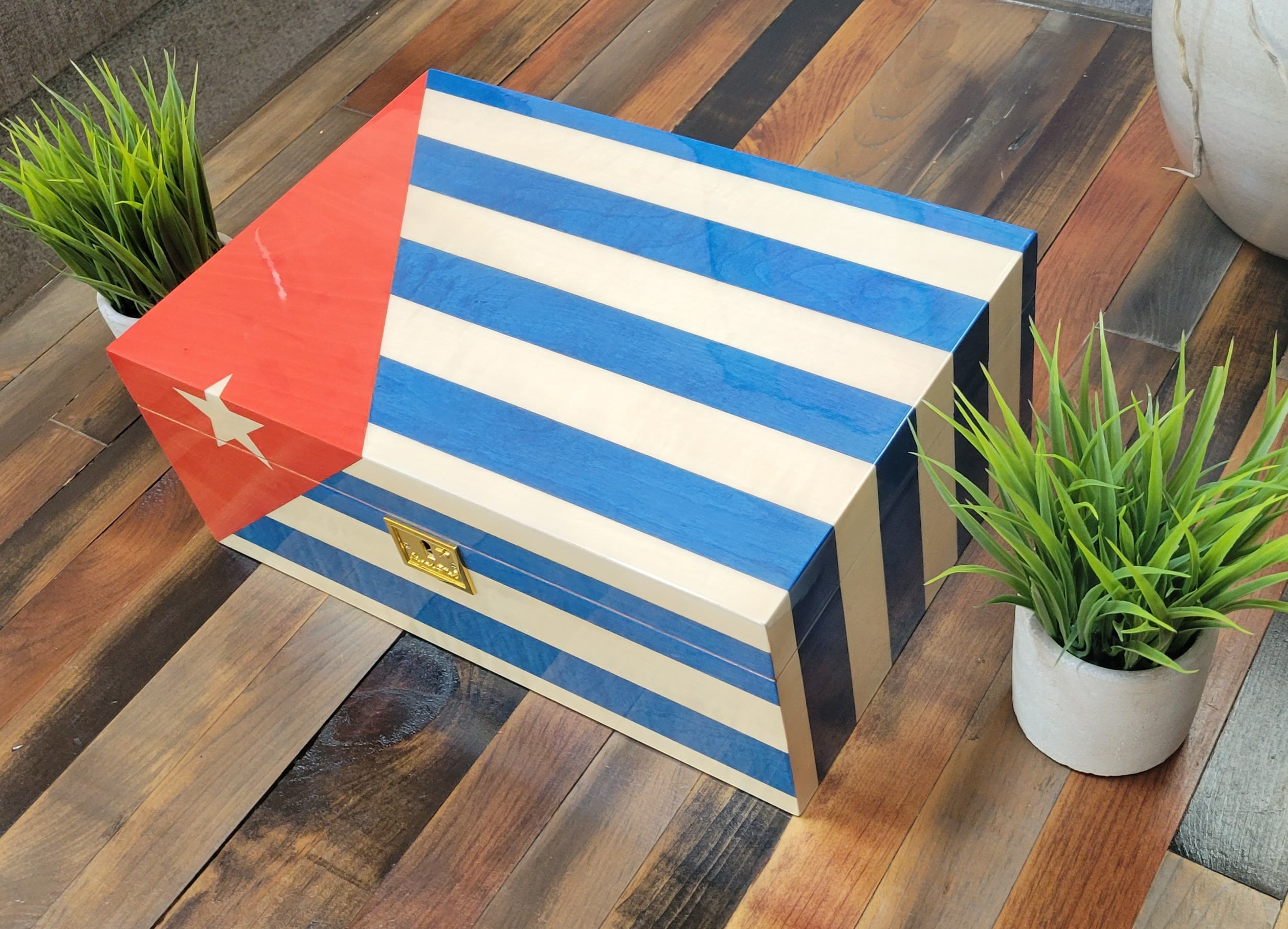 Cigar Star Humidor Handcrafted With Digital Hygrometer and Boveda