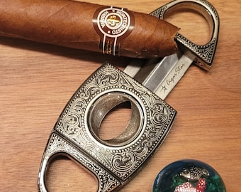 V-Cut Cigar Cutter Cigar Star Razor Sharp Precision.