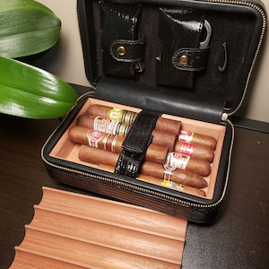 Ultimate Travel 5 Cigar Case Spanish Cedar