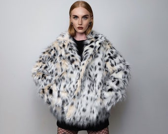 Cropped faux fur jacket fluffy spot print bomber festival leopard varsity aviator fleece coat high fashion cheetah pattern coat in off white