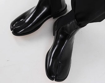 Split toe ankle boots high fashion unisex Tabi shoes edgy faux leather grunge catwalk shoes fashion week boots Japanese shoes in black