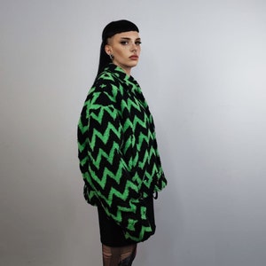 Striped fleece jacket zigzag catwalk bomber geometric fluffy varsity contrast pattern aviator hard fleece grunge coat in black & green
