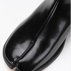 Split toe ankle boots high fashion unisex Tabi shoes edgy faux leather grunge catwalk shoes fashion week boots Japanese shoes in black