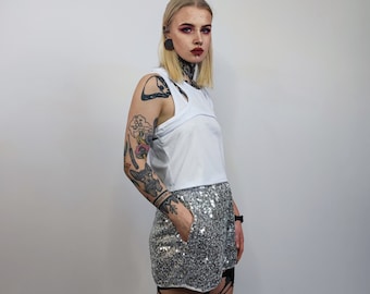Silberne Pailletten-Shorts, glitzernde Hosen, glitzernde, elastische Taillen-Partyhosen, kurze Glam-Rock-Jogger, verzierte Unterteile in Grau-Metallic