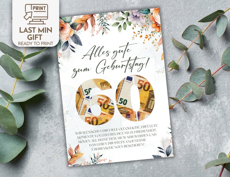 Op de afbeelding: Een witte kaart met een bloemenontwerp en de tekst "Alles gute zum Geburtstag!" met een 60 gemaakt van 50 eurobiljetten.