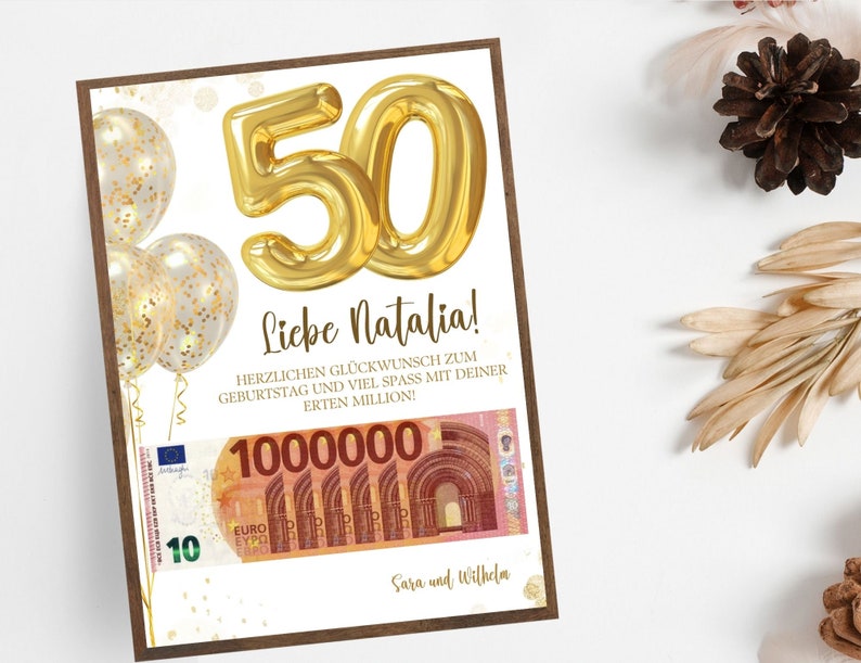 K&ouml;nnte beinhalten: Eine Geburtstagskarte mit einem goldenen Ballon mit der Nummer 50 und dem Text "Liebe Natalia!" Die Karte zeigt auch ein Bild eines 10-Euro-Scheins mit dem Text "1000000" und den Namen "Sara und Wilhelm".