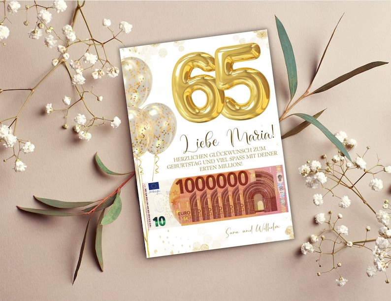 Op de afbeelding: Een verjaardagskaart met gouden folieballonnen die het getal 65 vormen. De kaart bevat de tekst "Liebe Maria!" en een afbeelding van een biljet van 100 euro. Gouden confetti-ballonnen en bloemaccenten maken het ontwerp compleet.