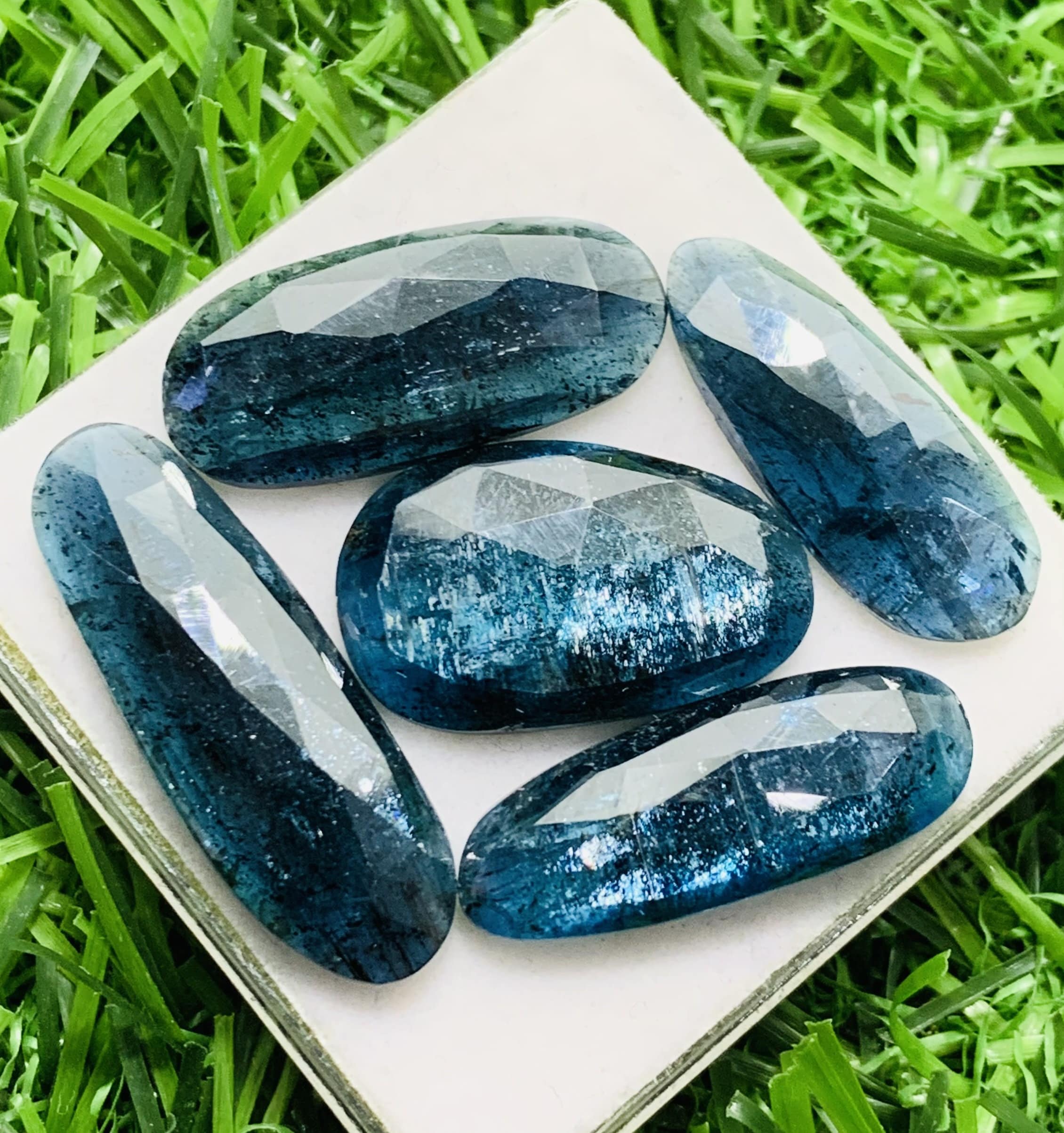 Ornamenti In Pietra Grezza Di Tormalina Nera Elettroplaccata E Cianite Blu Fiammata All'Ingrosso - Foto 7