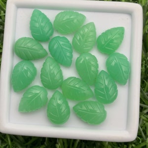 100% natuurlijke chrysopraas mooie vorm bladeren snijwerk topkwaliteit veel edelsteen, 44,00 caretgrootte 12 x 8 mm voor het maken van sieraden ringmaat,