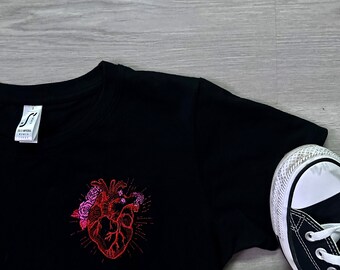 Bestickt/Embroidered Unisex Fineline Heart and Roses Shirt Stickerei