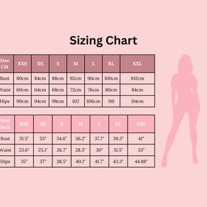 以下が含まれることがあります： ピンク色のサイズ表。cmとインチの測定値が含まれています。XXSからXXLまでのバスト、ウエスト、ヒップのサイズが記載されています。表の右側には、人のピンク色のシルエットがあります。