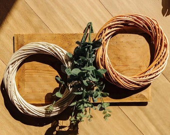 Wicker Wreath | 2 Colours | Round Diameter 25 cm (+/- 2 cm) | Front Door Wall Table Hanger | Natural Wicker Hand Braided