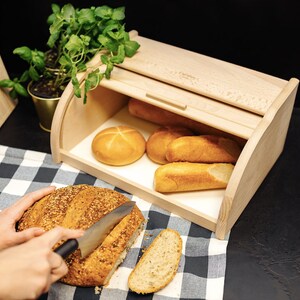 Wooden Bread Bin 5 Colours 38 x 28.5 x 17.5 cm Natural Beech Wood Container with Roll-Top Bread Box Storage for Every Kitchen image 10