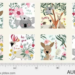 Puede incluir: Panel de tela con ilustraciones de koalas, canguros y pájaros con detalles florales y de follaje. El texto incluye frases como "You are Loved" y "Oh hey Mum". El diseño tiene una paleta de colores pastel.