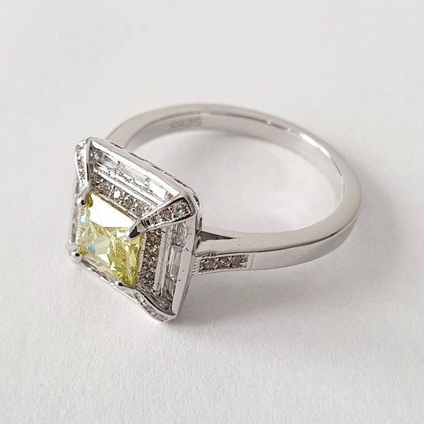 Bague en Argent Sterling 925 , et Ornée de spinelle jaune 2 CTs et zircons AAAA transparent .