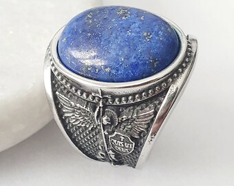 Bague chevalière style vintage en acier de qualité, ornée d'une Lapis-lazuli naturelle, gravé dessus l'archange Gabriel ,cadeau pour homme