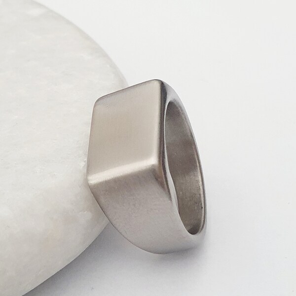 Bague chevalière homme en acier inoxydable de qualité