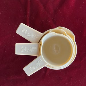 Set of 3 Hard Plastic Measuring Cups China