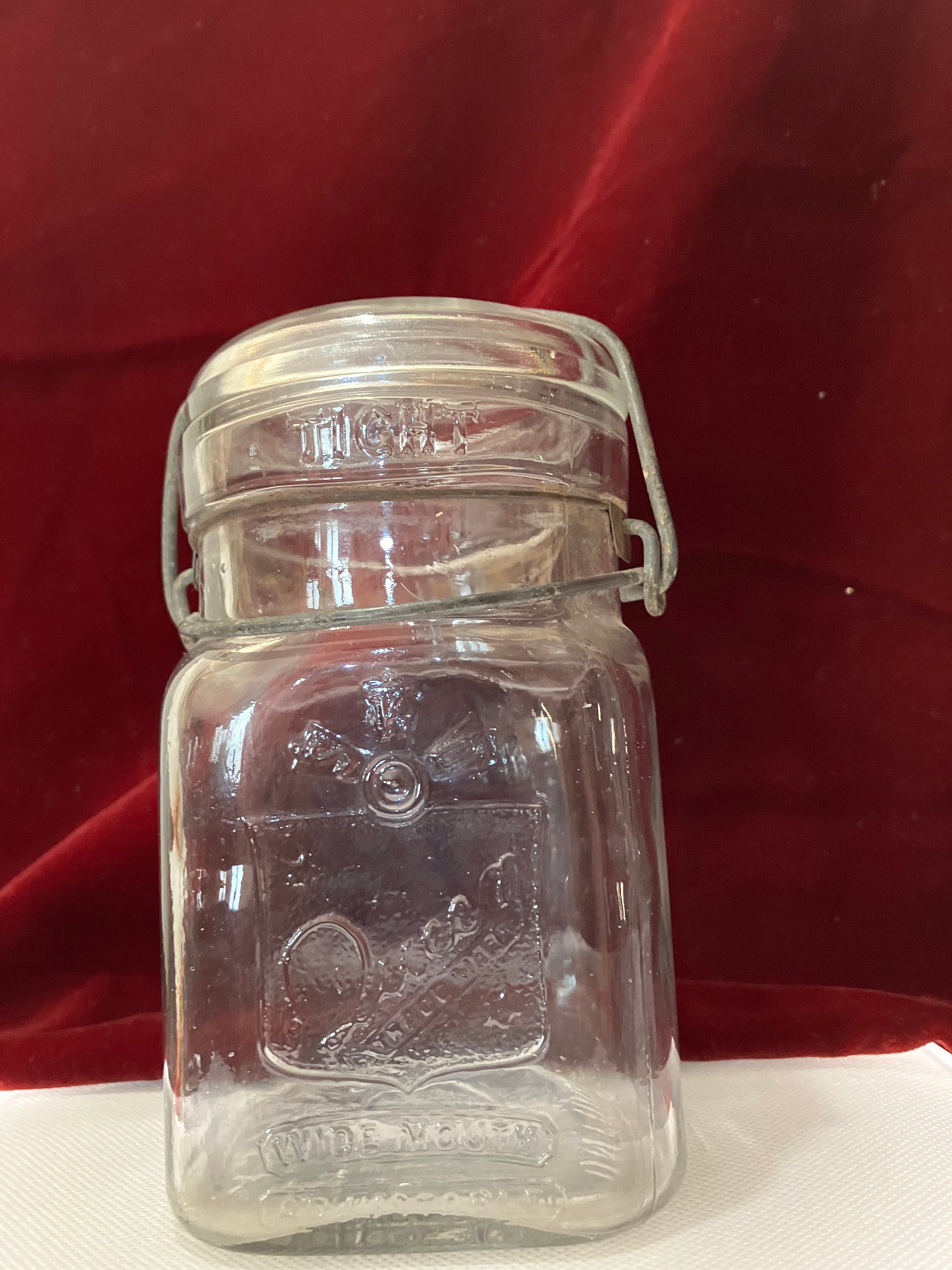 Small Glass Jar With Wire Snap Lid Favor Container (12)