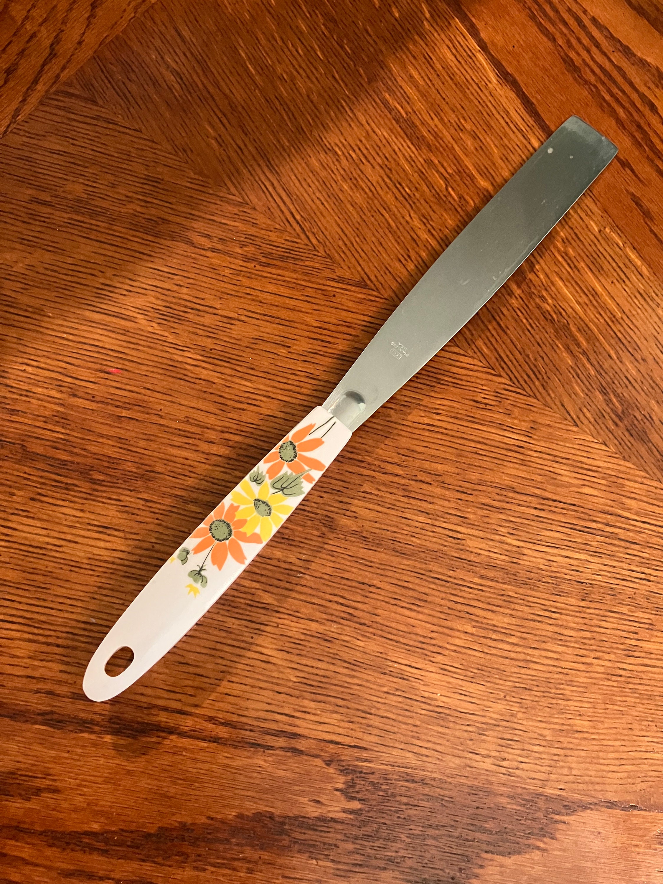 Handy Housewares 9.5 Long Silicone Spatula Spreader, Bowl or Jar Scraper, Great for Spreading Frosting or Icing on Cakes (1, Orange)