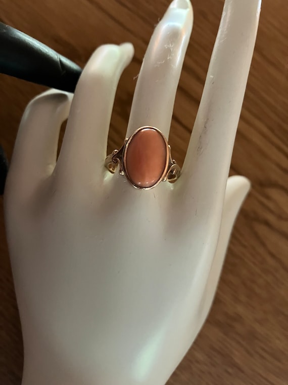 Vintage Coral and Gold Ring Size 6 1/4 - image 1