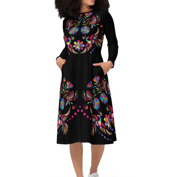 Vestido largo mexicano estilo otomí negro de primera calidad Vestido midi de manga larga con estampado indeleble de alta calidad de patrón de flores y pájaros otomíes.