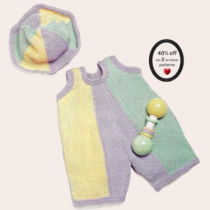 Op de afbeelding: Een handgebreide babyromper en bijpassend mutsje met een kleurblokontwerp in pastelgeel, lavendel en mintgroen. Een kleine plastic rammelaar met gele en groene bollen ligt op de romper. Tekst: 40% off on 2 or more patterns.