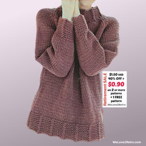 Puede incluir: Un suéter de punto color malva con cuello alto y mangas largas. El suéter tiene un dobladillo y puños acanalados. La imagen incluye el texto "Retirement SALE" y "WeLove2Retro".