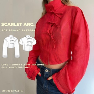 Puede incluir: Una chaqueta de color rojo brillante con mangas largas, cuello alto y tres cierres de lazo en la parte delantera. El texto dice: SCARLET ARC. PDF SEWING PATTERN. LONG + SHORT SLEEVE VERSIONS. FULL VIDEO TUTORIAL. BYMELCITTADINI. Incluye un dibujo técnico.