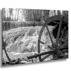 ウッドワード・ミル滝のプリント、ジョージア州ビュフォードの滝、白黒