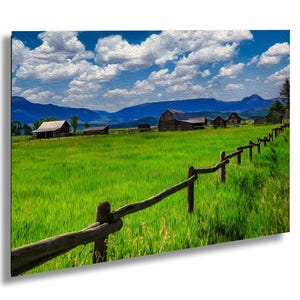 Rustikaler Bauernhof, Ölfarbe Fotoeffekt, Landschaft auf dem Bauernhof, beruhigende Landschaftswanddekoration, rustikale Bauernhauswanddekoration, Landschaft