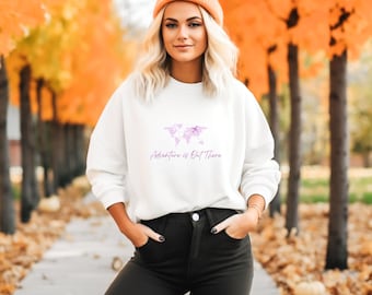 Äventyret finns där ute Rund halsad tröja - Utforska världen med stil - Presenter till henne - Unisex Heavy Blend™ Rund halsad tröja
