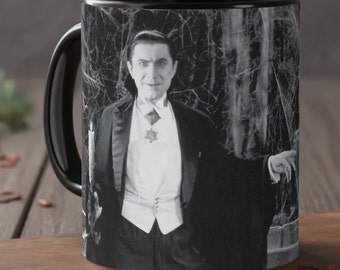 Bela Lugosi as Count Dracula in the 1931 film Dracula - Iconic Horror Film Print - EU
