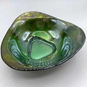 Il Quadrifoglio Art Bowl — Green Glass with Painted Gold Backing — Hand Made in Italy — Excellent Condition