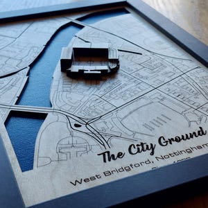 The City Ground Wall Art / Sede del Nottingham Forest FC / 3D Multistrato / Legno inciso al laser Effetto acqua acrilico