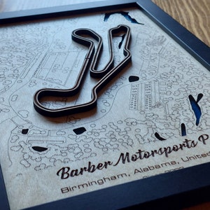Kapper Motorsports Park kunst aan de muur | Indy GP van Alabama | Lasergegraveerd hout | Acryl watereffect