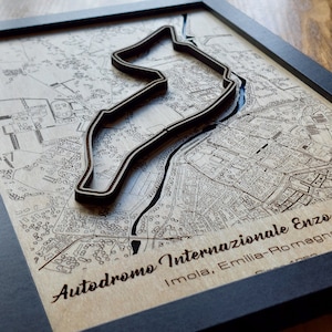 Décoration murale GP de F1 Emilia Romagna | Imola | Multicouche 3D | Bois acrylique gravé au laser effet eau
