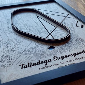 Muurkunst Talladega Superspeedway | NASCAR | 3D-meerlaags | Lasergegraveerd hout acryl watereffect