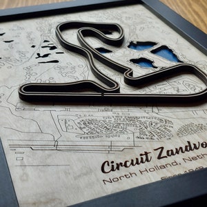 F1 Niederländerische Grandma Wandkunst | Rennstrecke Zandvoort | 3D Multi Layered | Laser gravierte Holz Acryl Wasser-Effekt