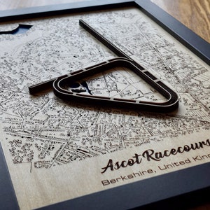 Art mural hippodrome d'Ascot | La Coupe d'or | Bois gravé au laser | Acrylique effet eau