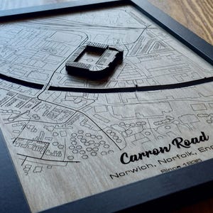 Muurkunst Carrow Road | Thuisbasis van Norwich City FC | 3D-meerlaags | Lasergegraveerd hout acryl watereffect